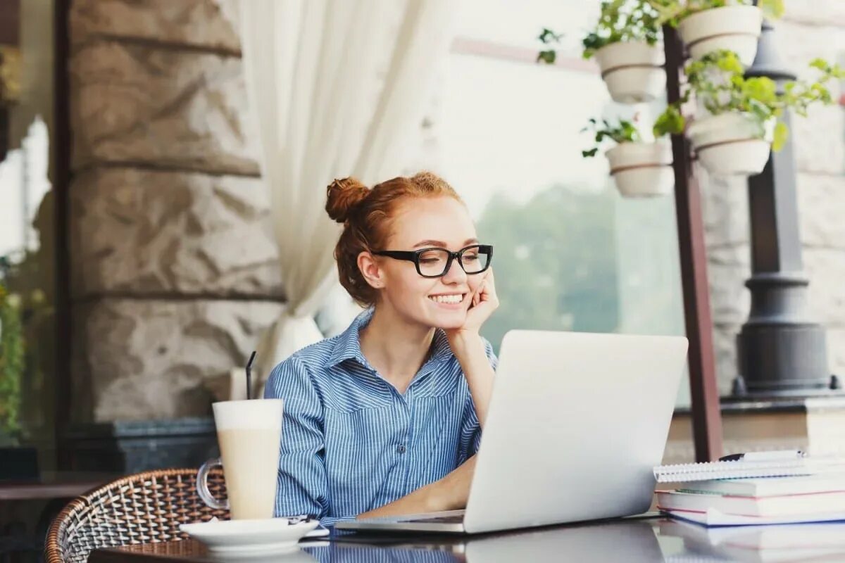 профессия копирайтер. копирайтер маркетолог. профессия копирайтинг. бизнес ноутбук. кто такой копирайтер.