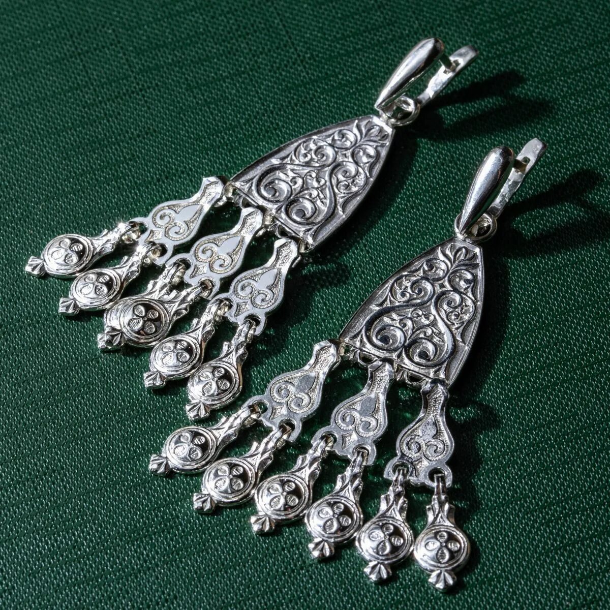 Серебро якутии. Якутские серебряные украшения. Якутские национальные серьги стерх. Серебро якутии. Серебро якутии.