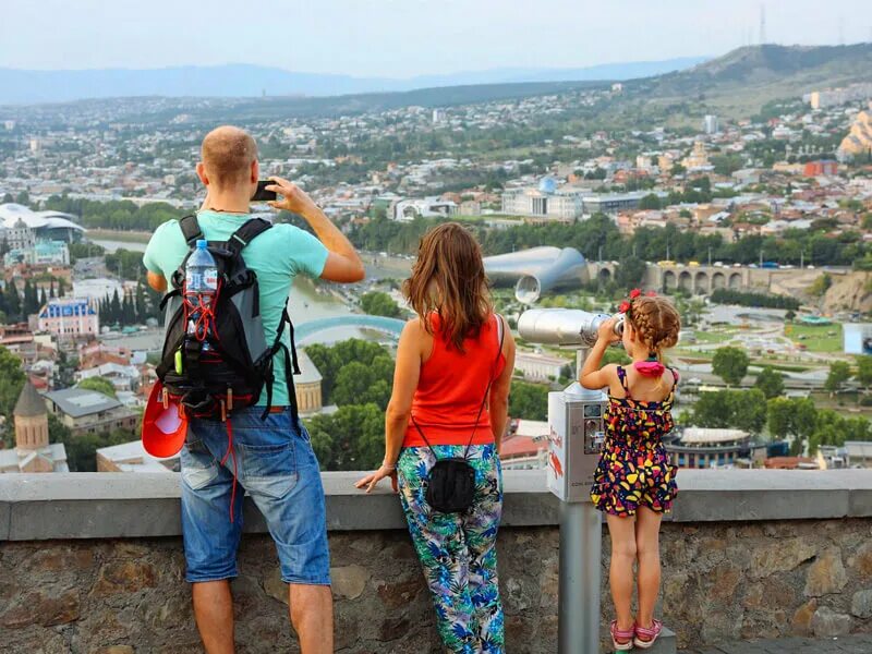 Туристка в грузии картинки. Грузия тбилиси путешествие. Грузия тбилиси путешествие. Туристка в грузии. Грузия фото туристов.