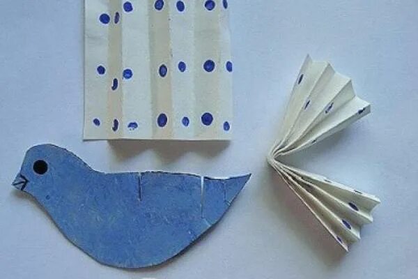 Птица из картона. Птички из бумаги гармошкой. Птица из бумаги для детей. Поделки из гармошки. Птичка из цветной бумаги.