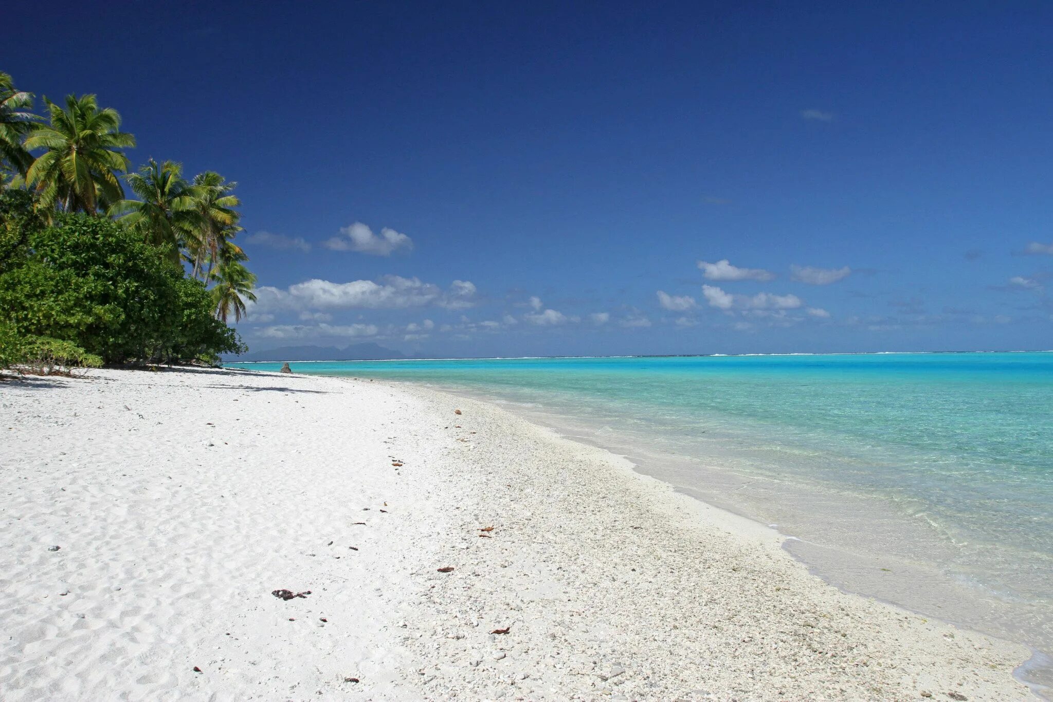 Бали пляжи с белым песком. Пустынный пляж с белым песком. Пляжи с белым песком в России. Малайзия пляжи с белым песком. Perfect island