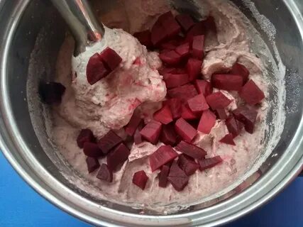 Колбаса из курицы со свеклой
