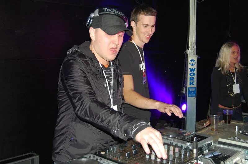 Di dima case самара. Dj dimas white. Vova baggage. Dj dimas white. диджей дима уралмаш.