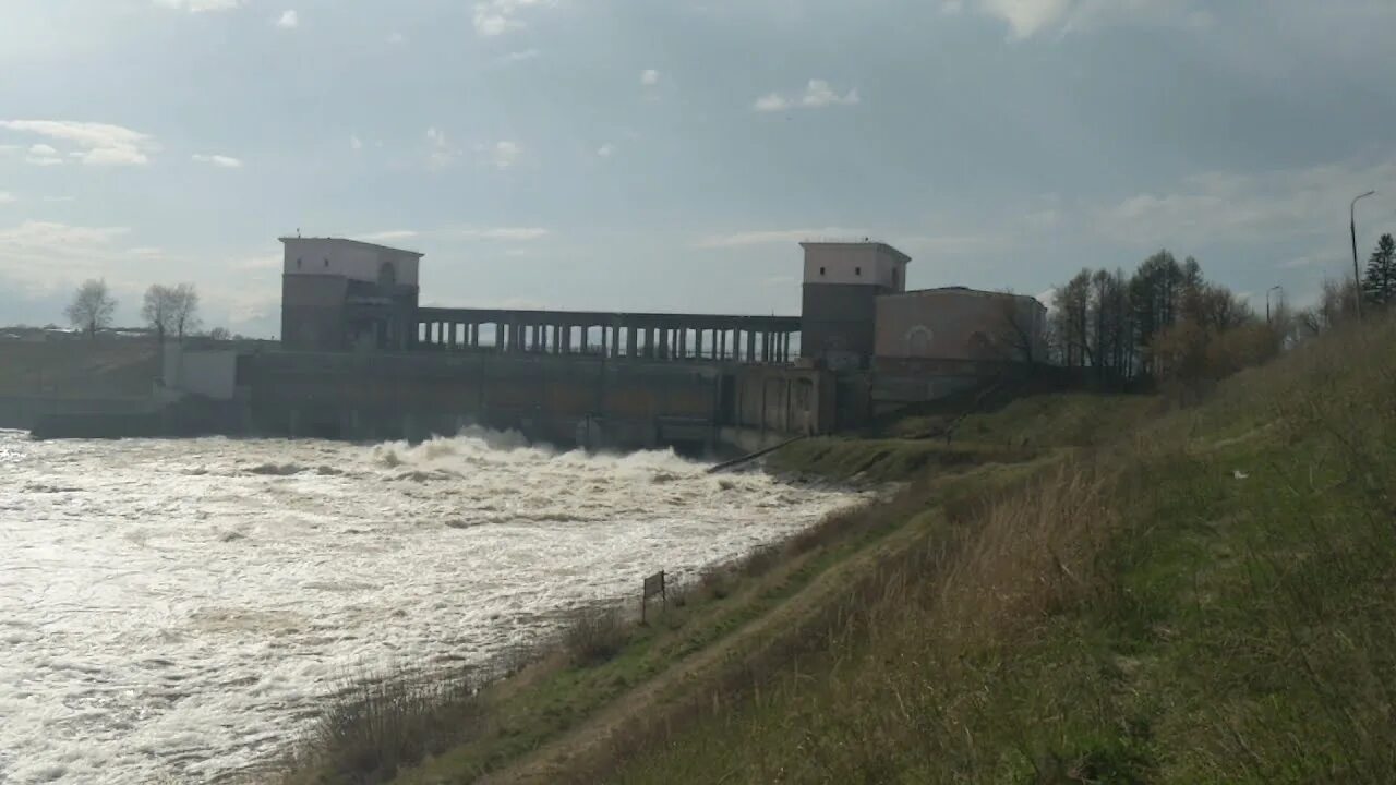 Рыбинское видео. Маловодье Рыбинского водохранилища. Рыбинское водохранилище гидротехнические сооружения. Горелово Рыбинское водохранилище. Ольхово Рыбинское водохранилище.