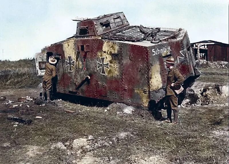 Немецкий танк а7v. Танк первой мировой a7v. A7v Schnuck. Тяжелый танк a7v Германия 1917. Первые танки германии