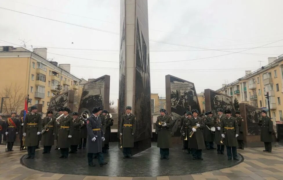 Город герой доблести. Стела трудовой доблести Красноярск. Стела город трудовой доблести Чебоксары. Мемориальный комплекс город трудовой доблести. Мемориальный комплекс Красноярск город трудовой доблести.