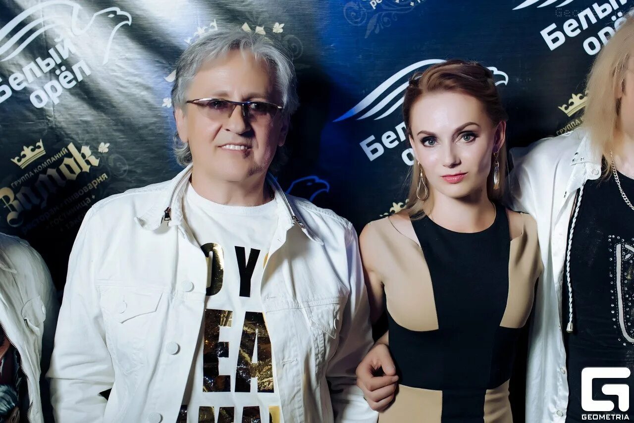 Гитарист группы белый орел. Солист группы белый орел. Актрисы белый орёл. Ленский белый орел. Белый орел солист 2019.