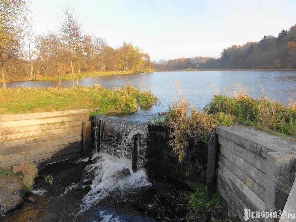 Водоем возле плотины