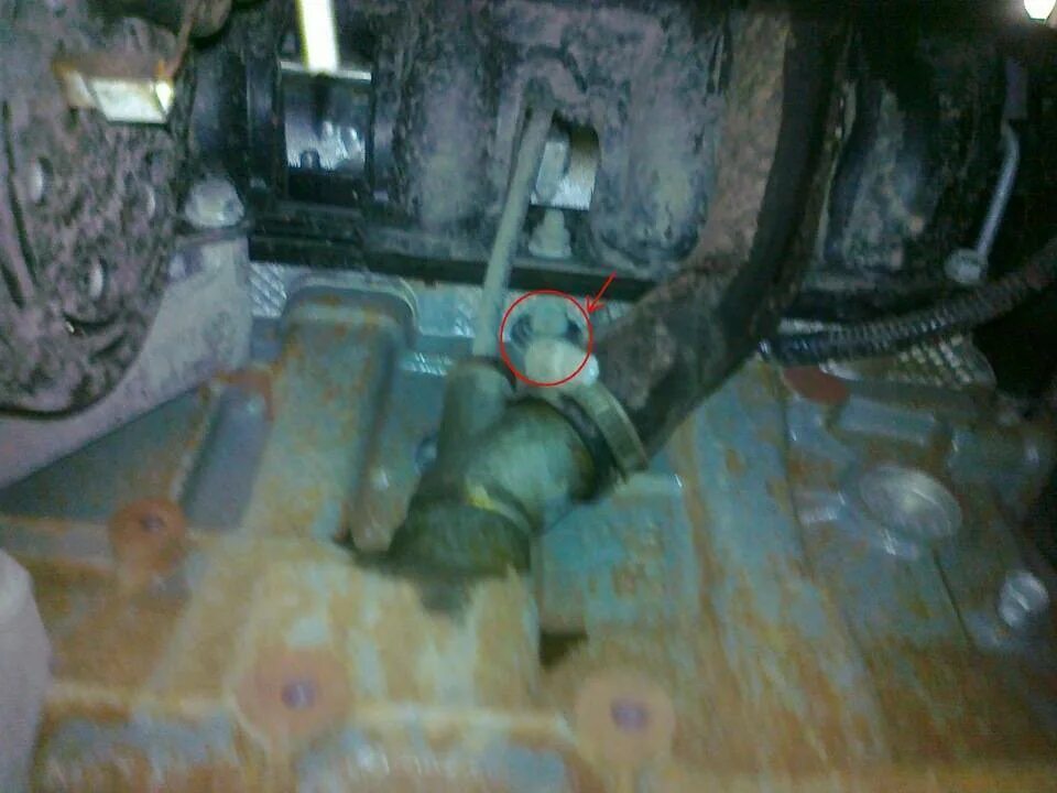 Где стоит датчик детонации на двигателе. Двигатель 5а-fe датчик детонации. Датчик детонации ваз 2114 16 кл. Где стоит датчик детонации на двигателе. Где стоит датчик детонации на двигателе.