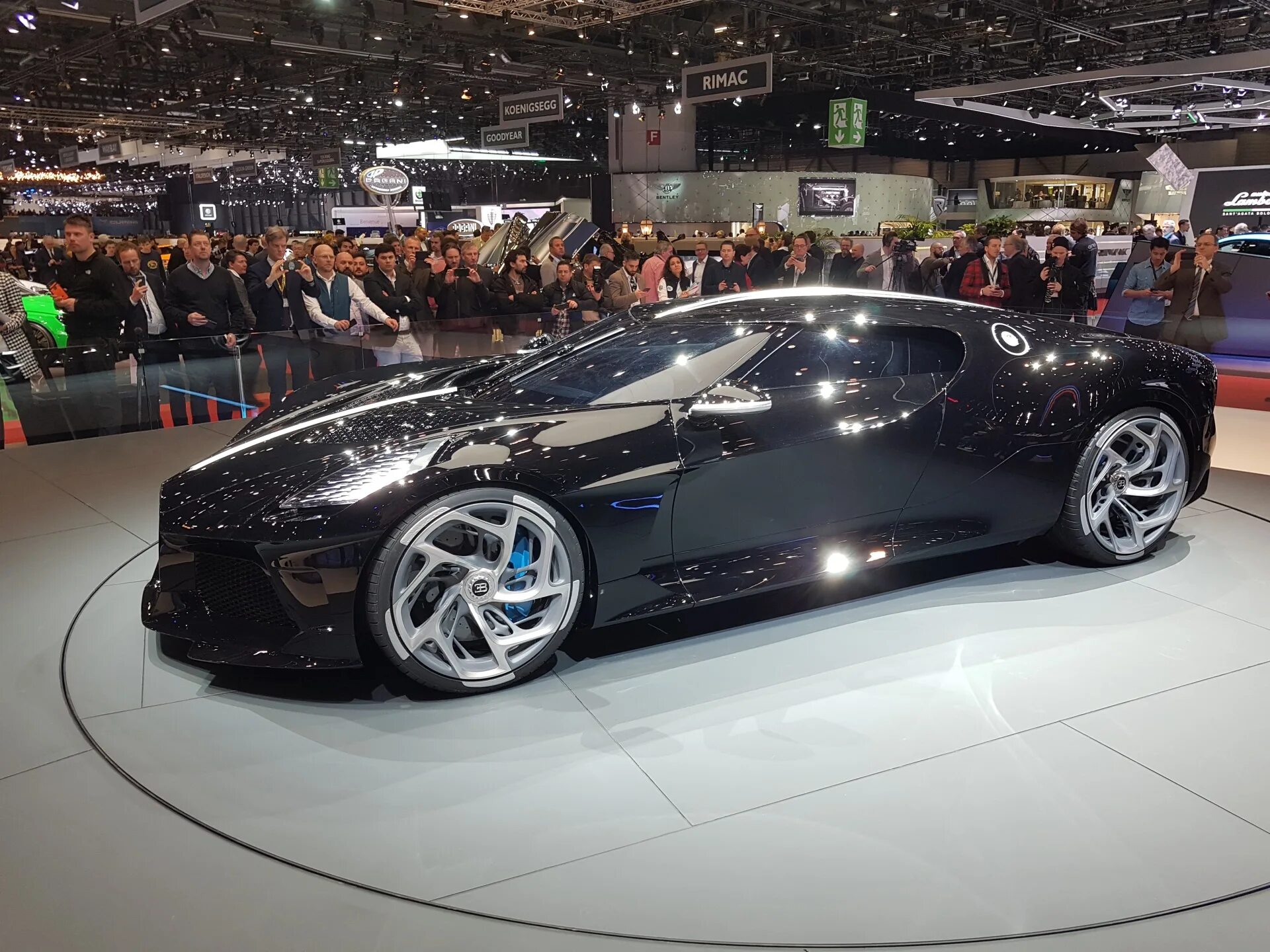 Bugatti la voiture noire салон. Бугатти la voiture noire 2021 салон. Bugatti voiture noire салон. Bugatti la voiture noire 2021 салон. Bugatti noire цена