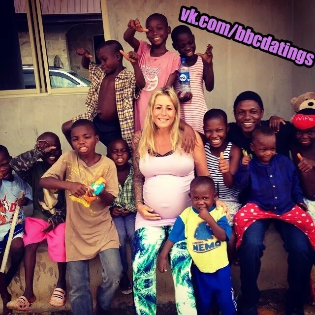 Темнокожий парень и девушка. Mommy bbc. Жена queen of spades bbc. Красивые негры и блондинка. Русские девушки с неграми в африке.