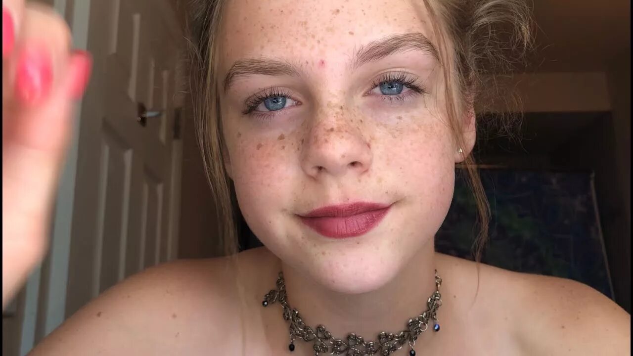 Little asmr. Gracie kateee. ASMR girl. Gracie greyy @graciegreyyxo видеозаписи. Рыжая АСМР.