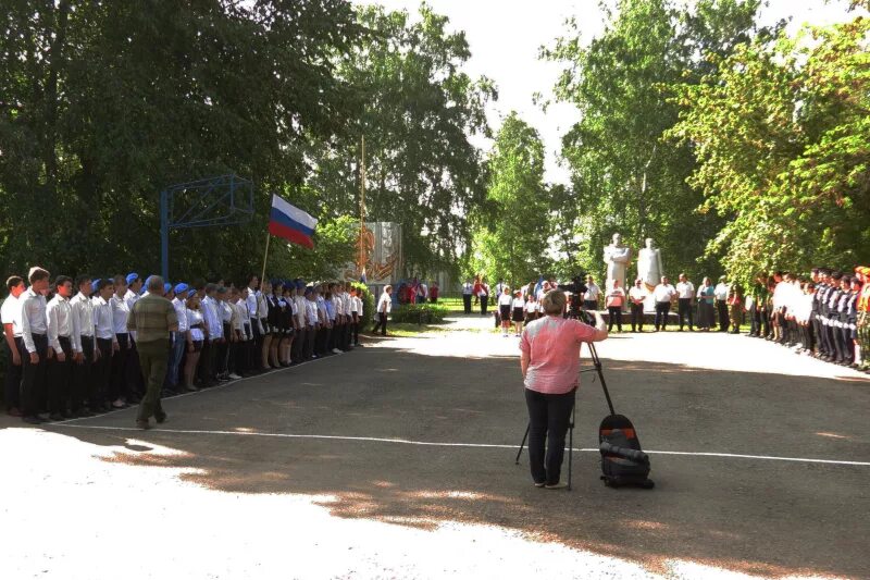 Сергиевка калининского района саратовской области. Озерки Калининский район Саратовская область. СОШ С. Озерки Калининский район Саратовская область. Озерки школа Калининский район. Село Озерки Калининский район.