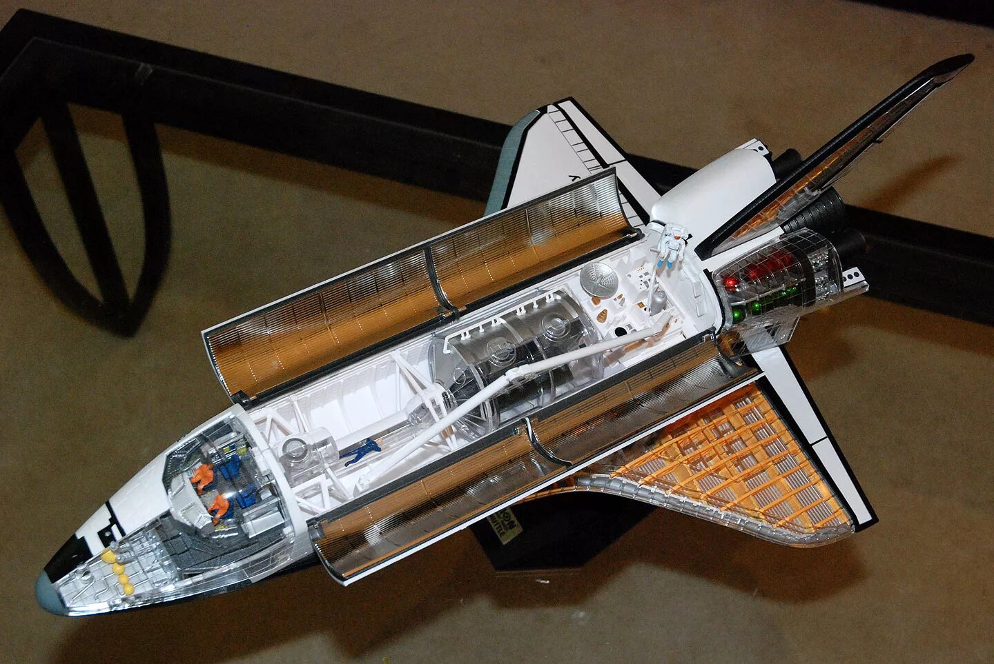 Как сделать шаттл. Развертка буран. Шаттл из бутылки. Модель шаттла из бумаги. Буран космический корабль модель.