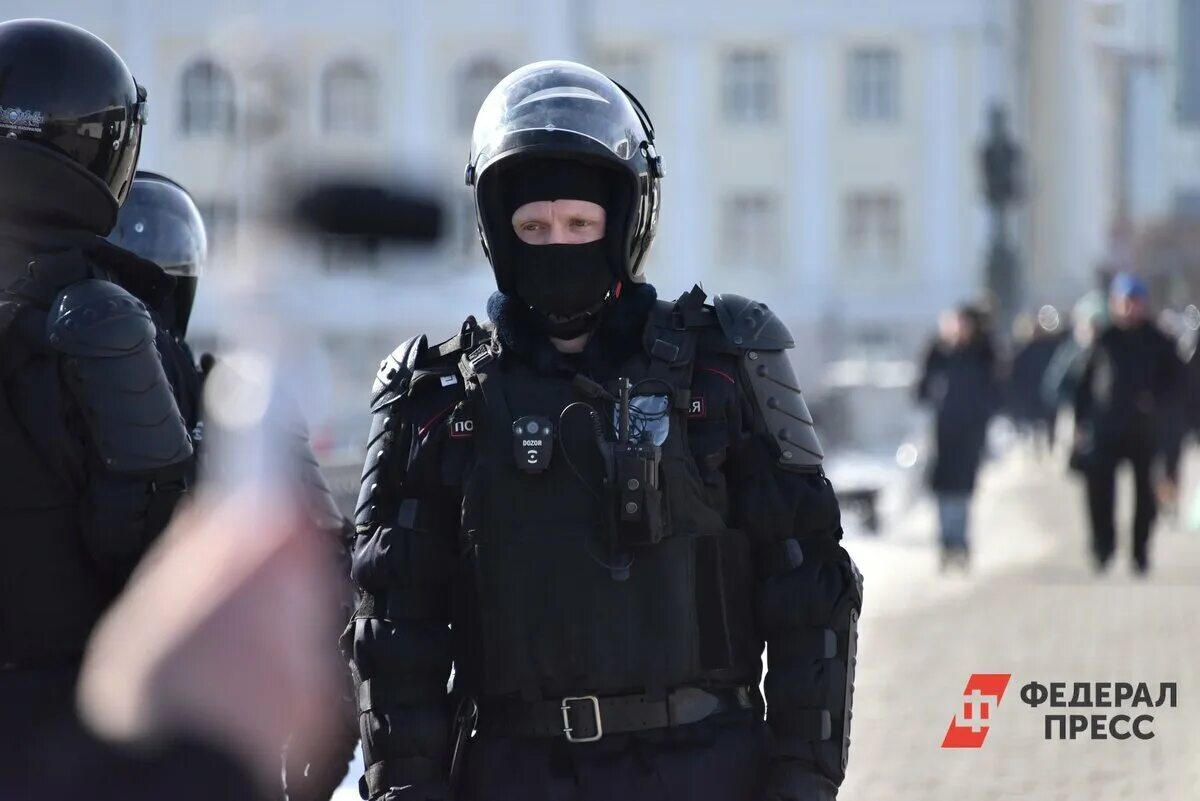 ОМОН. Силовики России. Полиция обмундирование на митинге.