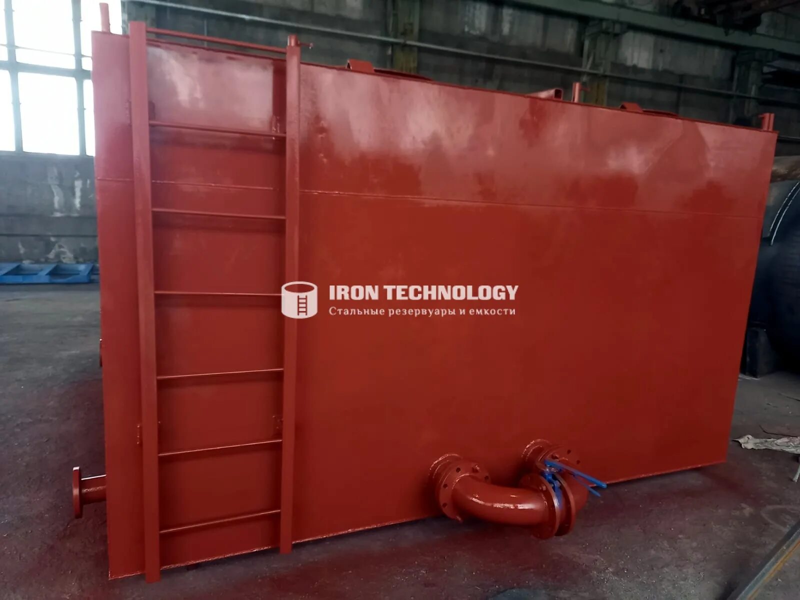 Резервуар вертикальный стальной прямоугольный. Емкость 140 м3. Овальные резервуары. Прямоугольный металлический бак 30м3. Металлические емкости для воды прямоугольные.