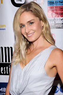 File:Christina Collard 2015.jpg - Wikipedia.