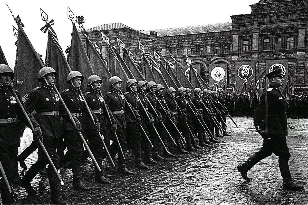 Военный парад 24. Парад Победы 24 июня 1945 года. Парад Победы 1945 года на красной площади в Москве. ВОВ парад Победы 1945. Первый парад Победы на красной площади 1945.