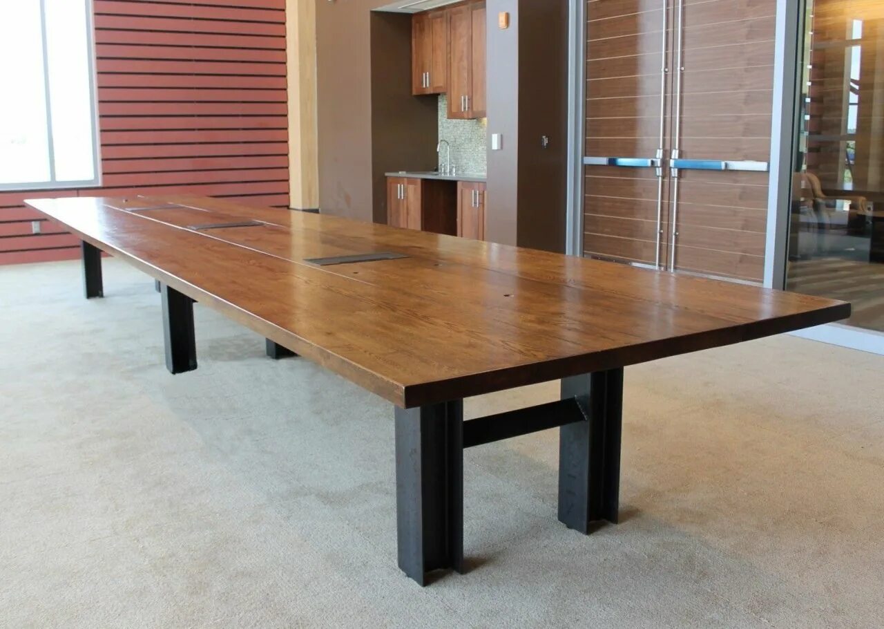 Стол обеденный lexington bollinger dining table. Стол с железными ножками. Большой стол на ножках. Большой стол на ножках. Стол лофт (столешница дуб, металл) r43-645.