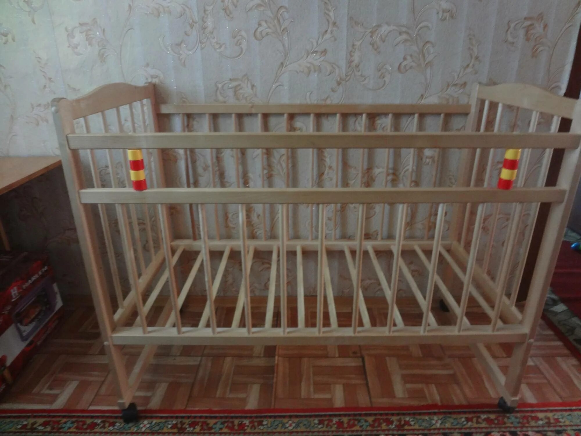 Детские кроватки б/у. Бэушные кроватки детские. Детская деревянная кроватка б/у. Детская кроватка Старая деревянная.