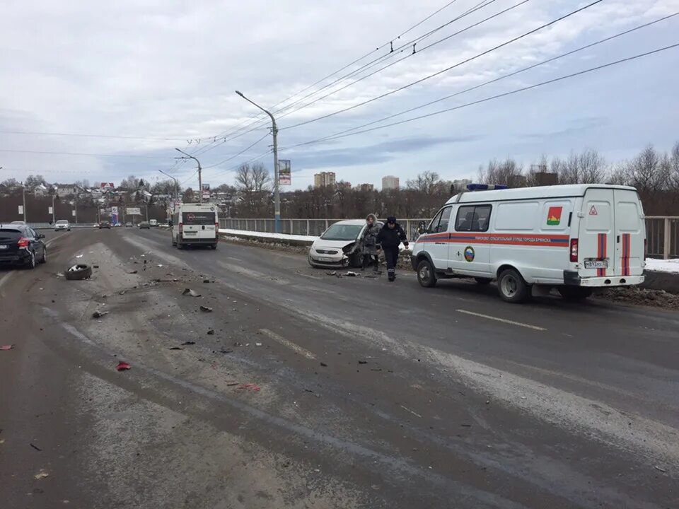 Новости брянской области на сегодня происшествия. Авария на мосту Брянск. ДТП Брянск пр Московский. ДТП Брянск Московский проспект.