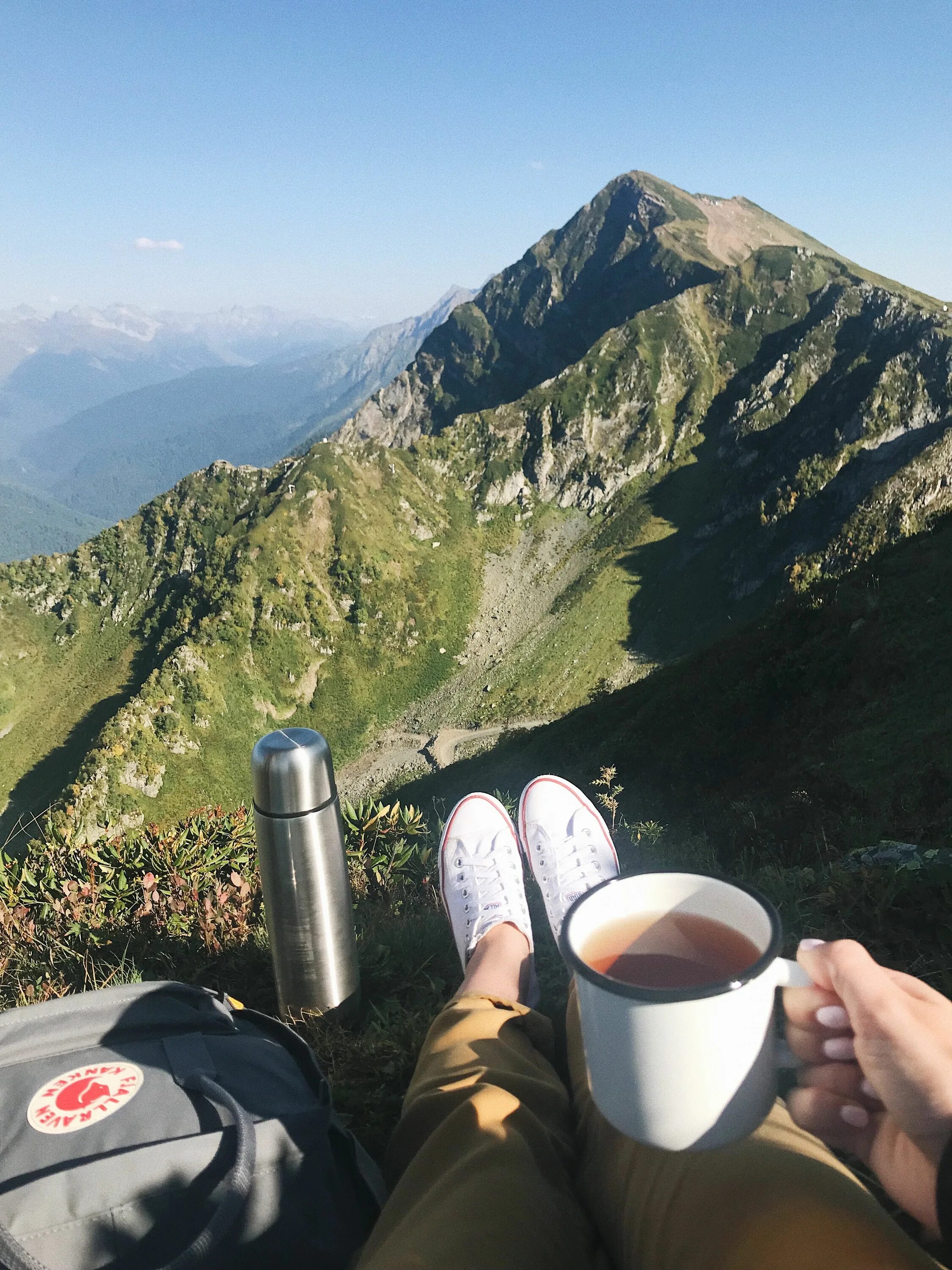 Горы туризм. Туристы в горах. Поход в горы. Проход в горах. Mountain travel