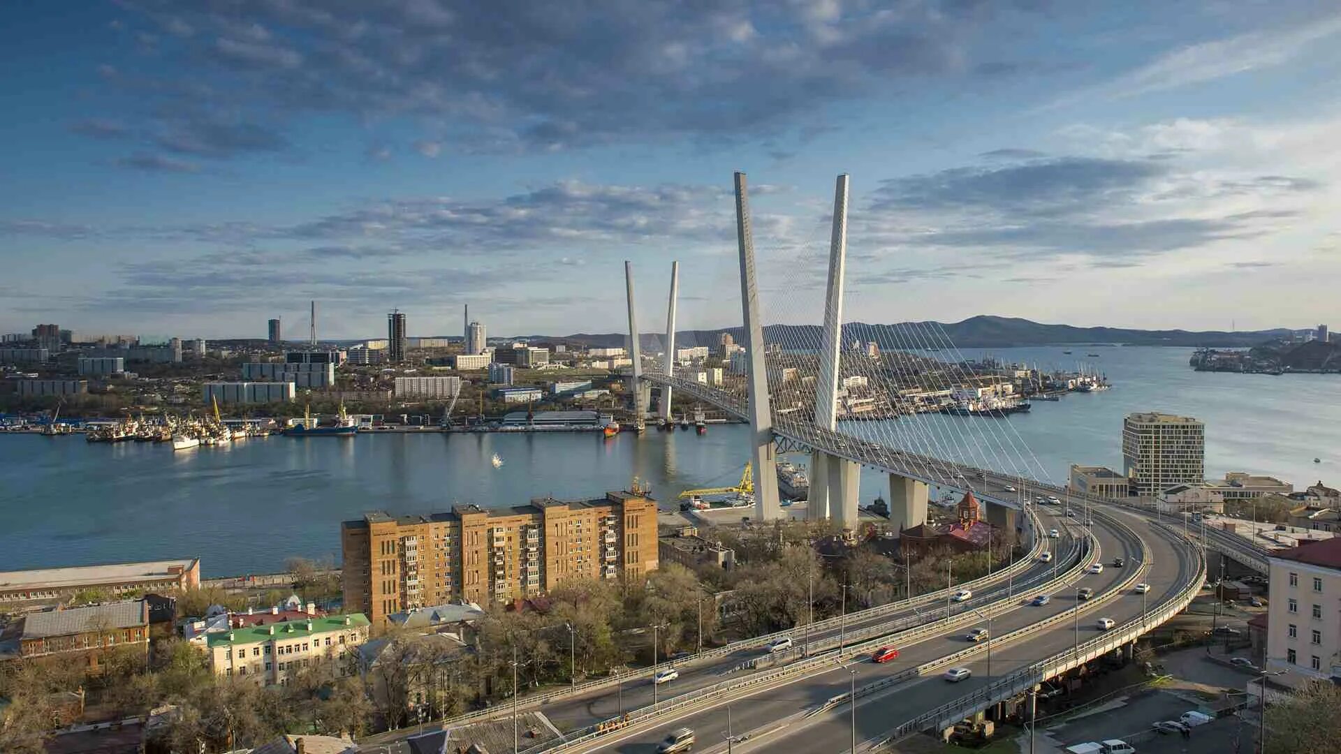 Владивосток вид на японию. Морской порт владивосток. Мост владивосток китай. С владивостока видно китай. Владивосток бывший китай.