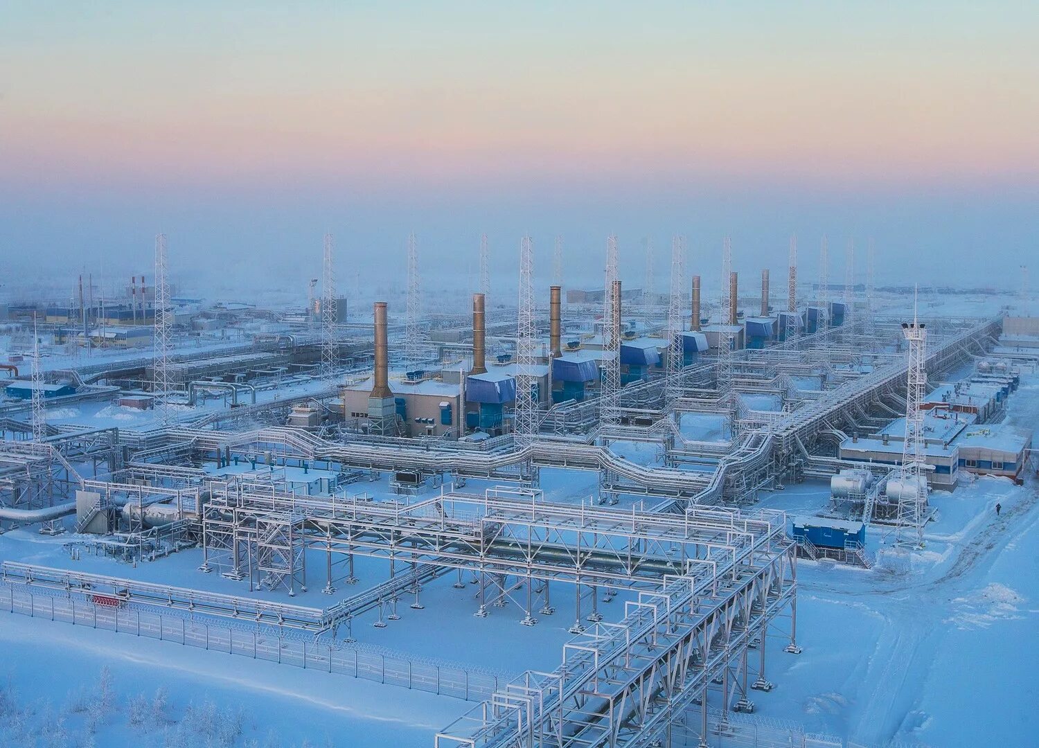 Газовые месторождения. Компрессорная станция Газпром добыча Уренгой. Месторождение нефти в Уренгое. УКПГ 2 новый Уренгой. Дожимная компрессорная станция Газпром.