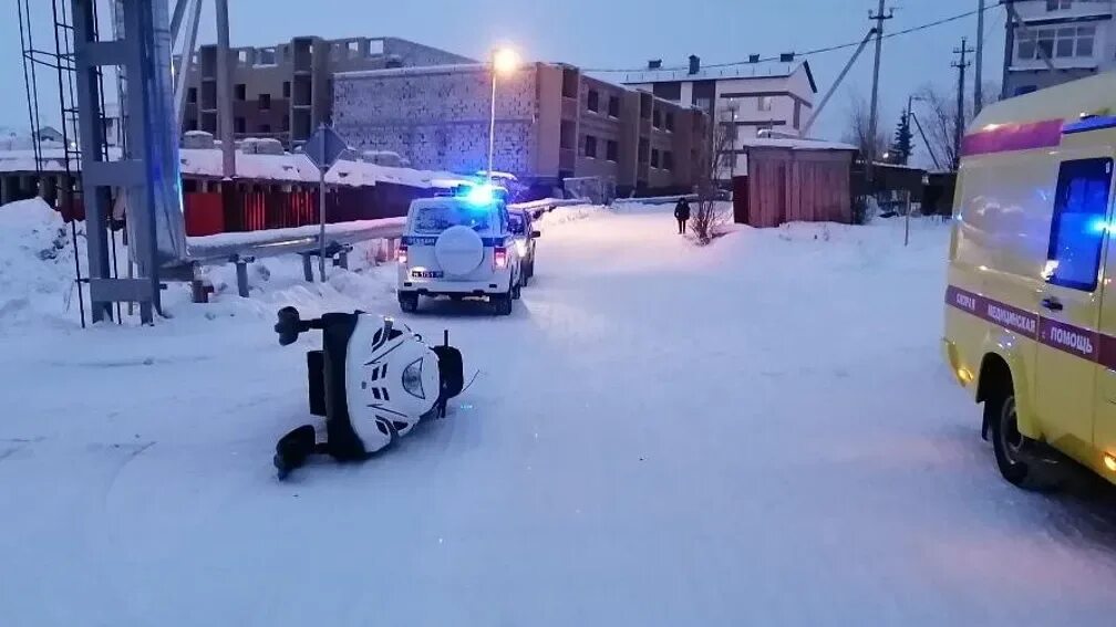 Снегоход ямал. Снегоход буран разбился. Перевернутый снегоход. Снегоход буран дтп. Разбитый снегоход буран.