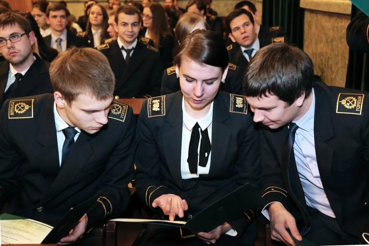 Уггу екатеринбург форма. Михайловское университет спб специальности. Санкт-петербургский горный университет. Спбгу горный университет. Горный спб специальности.