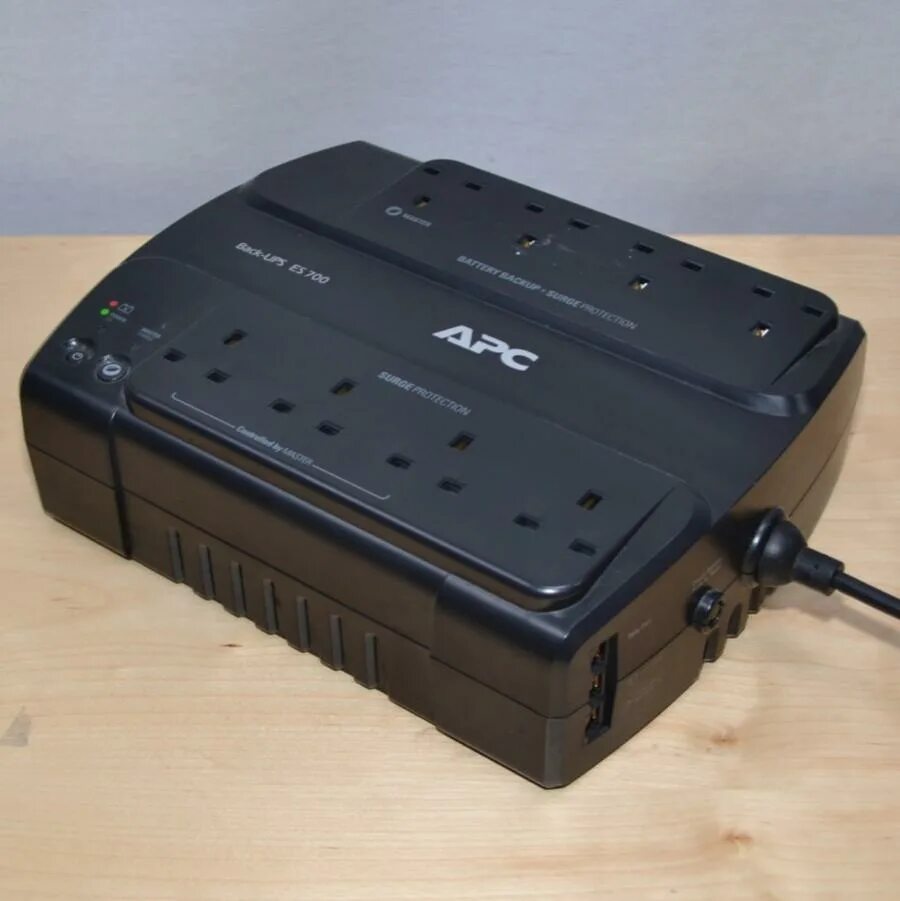 Батарея apc back ups. APC back-ups es 700. Стабилизатор напряжения APC back ups es 700. APC back-ups es 700va be700g-RS. APC 700 back ups.