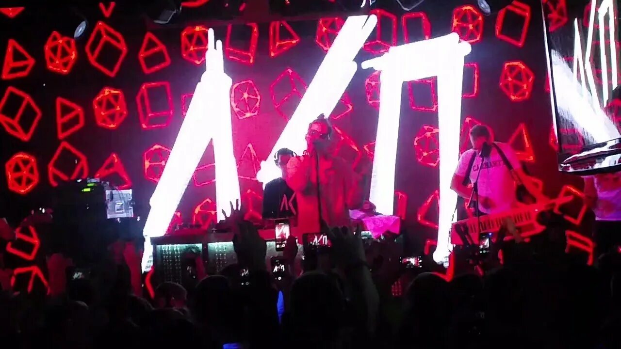 Pharaoh рэпер эстетика. Лсп надпись. Лсп 2018. Лсп неон. Концерт обои.