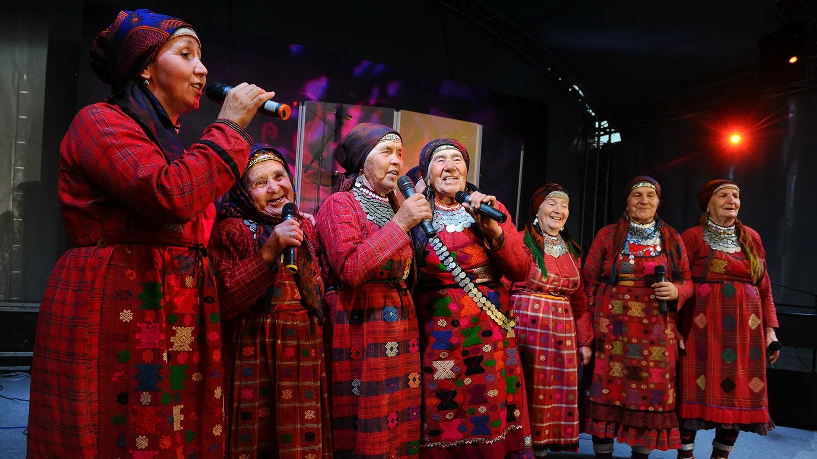 Бурановские бабушки евровидение песня слушать. Бурановские бабушки бураново удмуртия. Бурановские бабушки евровидение песня слушать. Бурановские бабушки евровидение. Буланлвские бабущки квро.