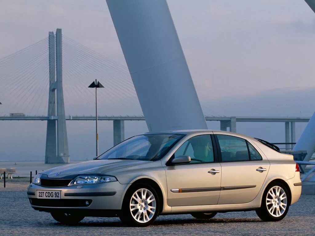 Renault laguna купить. Renault Laguna 2. Рено Лагуна 2 хэтчбек. Renault Laguna II 2001-2007. Renault Laguna II 2001.