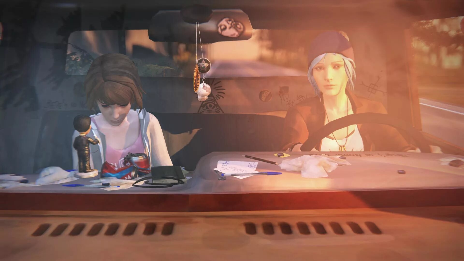 Life us strange. Life is Strange машина Хлои. Макс Колфилд Life is Strange.