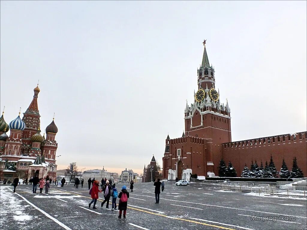 Кому принадлежит спасская башня кремля в москве. Спасская башня Кремля. Спасская площадь в Москве. Фроловская башня Московского Кремля. Фото Спасской башни Кремля в Москве.