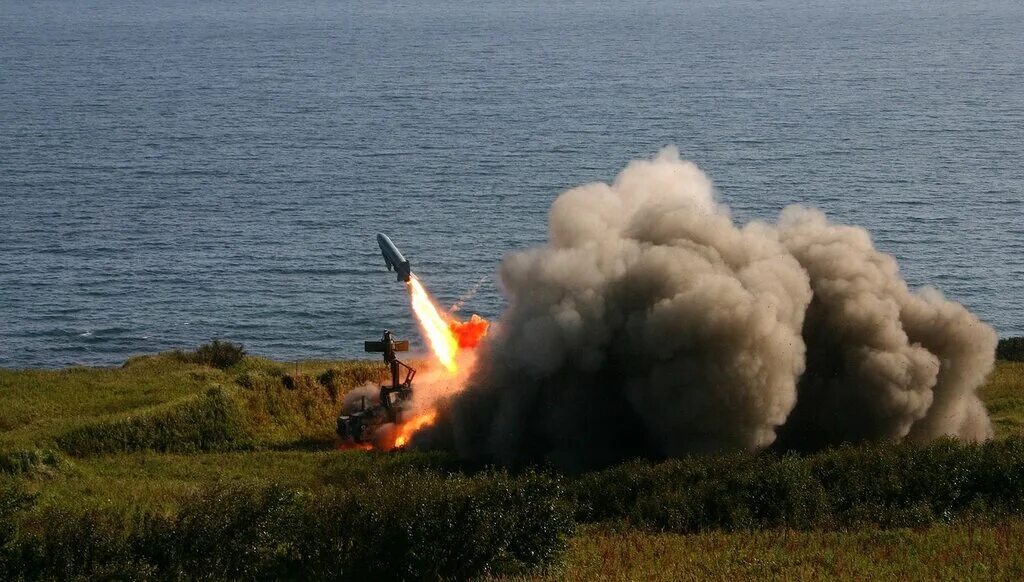 Ракетно береговые войска. Береговые ракетно-артиллерийские войска ВМФ. Береговой ракетный комплекс Утес. Береговые артиллерийские комплексы ВМФ России. Сопка береговой ракетный комплекс.