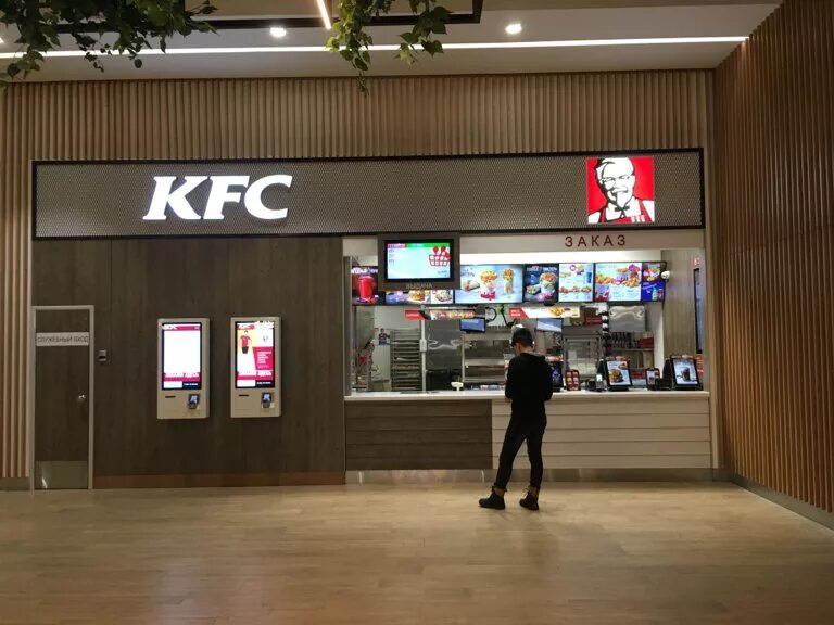 Kfc вывеска. Kfc сотрудники. Кфс химки ленинградское шоссе. График работы kfc. Кфс ленинградское шоссе 27а.