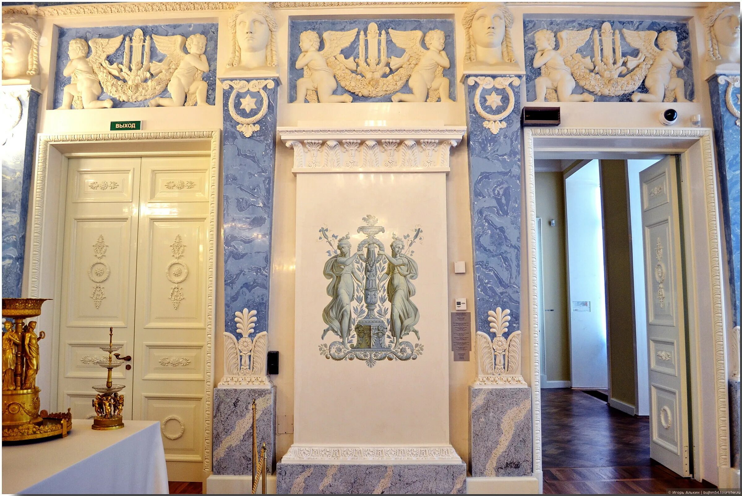 Дверь эрмитаж. Дворцовые двери. Дверь albero эрмитаж 4 белый. Двери во дворце. Питер холл в эрмитаже.