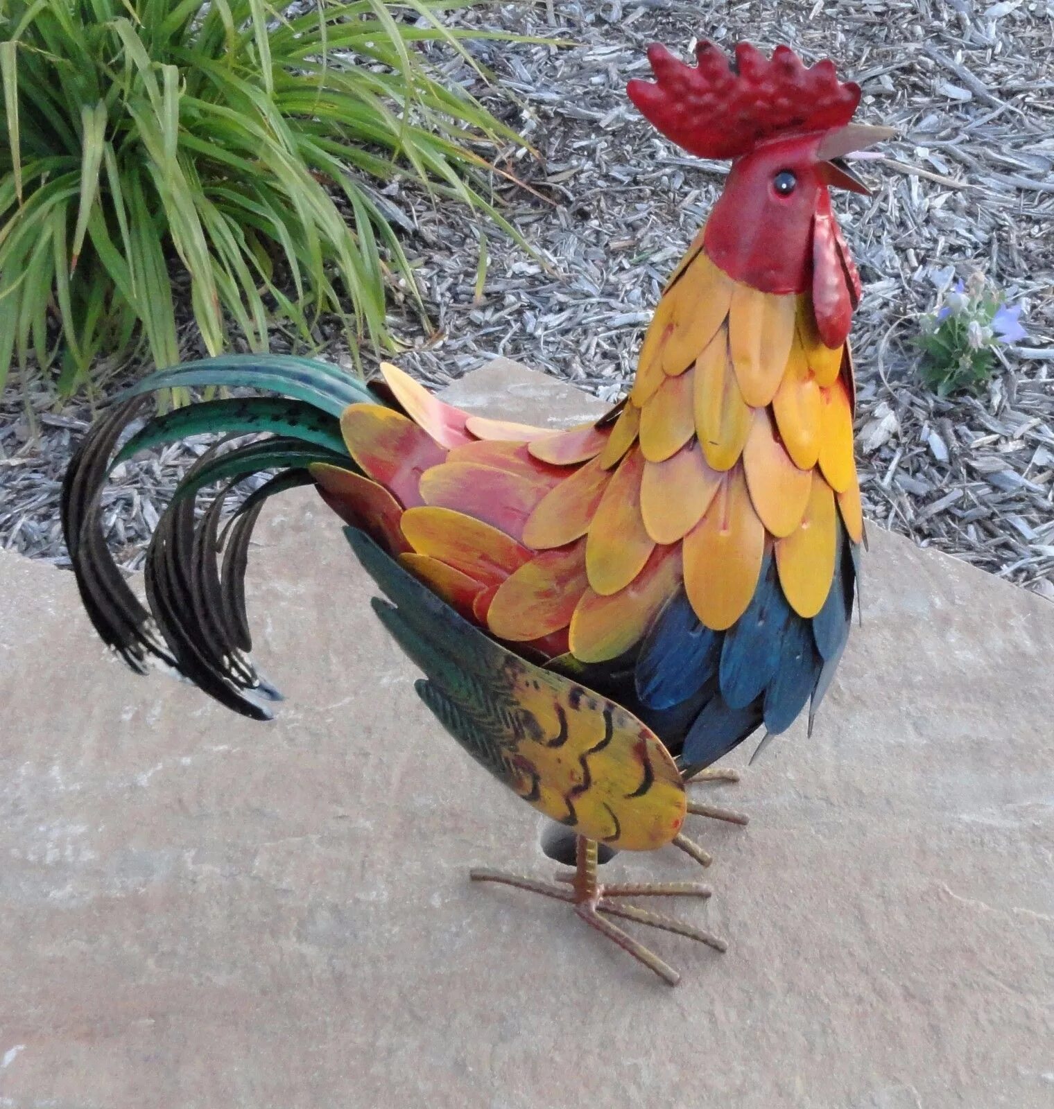 петушок масляная пастель. сделали петухом. поделки на дачу петухи. из пластиковых бутылок для сада петух. поделка петушок.