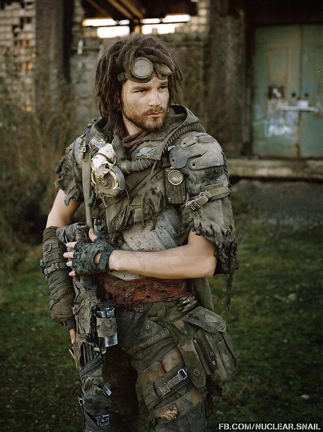 Мэд макс рейдеры. Где в моде апокалипсис. Одежда для постапокалипсиса. Женское лицо постапокалипсис. Костюм постапокалипсис.