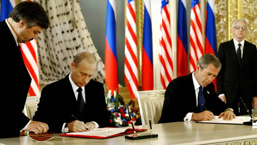 Договор между россией. Путин и Буш 2002. Договор о сокращении стратегических наступательных потенциалов. Отношения между Россией и США. Соглашение между РФ И США.