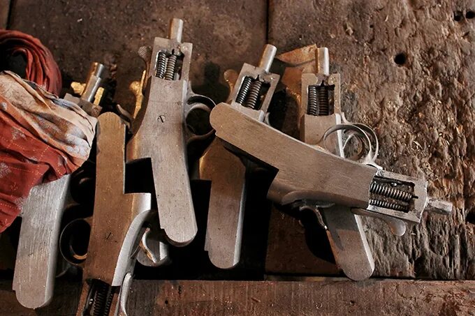 Как найти оружейника. Известные люди тулы. Как найти оружейника. Изъятое оружие. Оружейный цех.