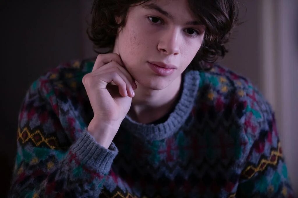 фильм про мальчика гангстера. детская коллекция дольче габбана. зимний мальчик 2022. пальто для мальчика. зимний мальчик 2022.