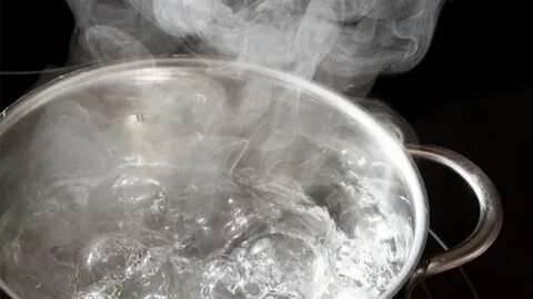 Вода быстрее закипает с солью или без