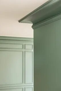 Плинтус крашенный в цвет стен