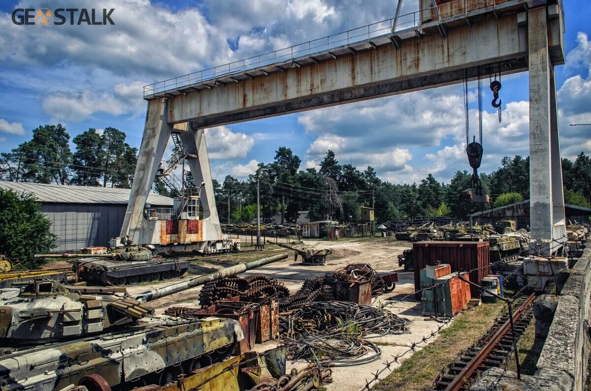 Кладбище танков 1957 волоколамское шоссе. Рембаза 77. Ретро рембаза 77. Ретро рембаза 77. Заброшенный завод в германии советский.