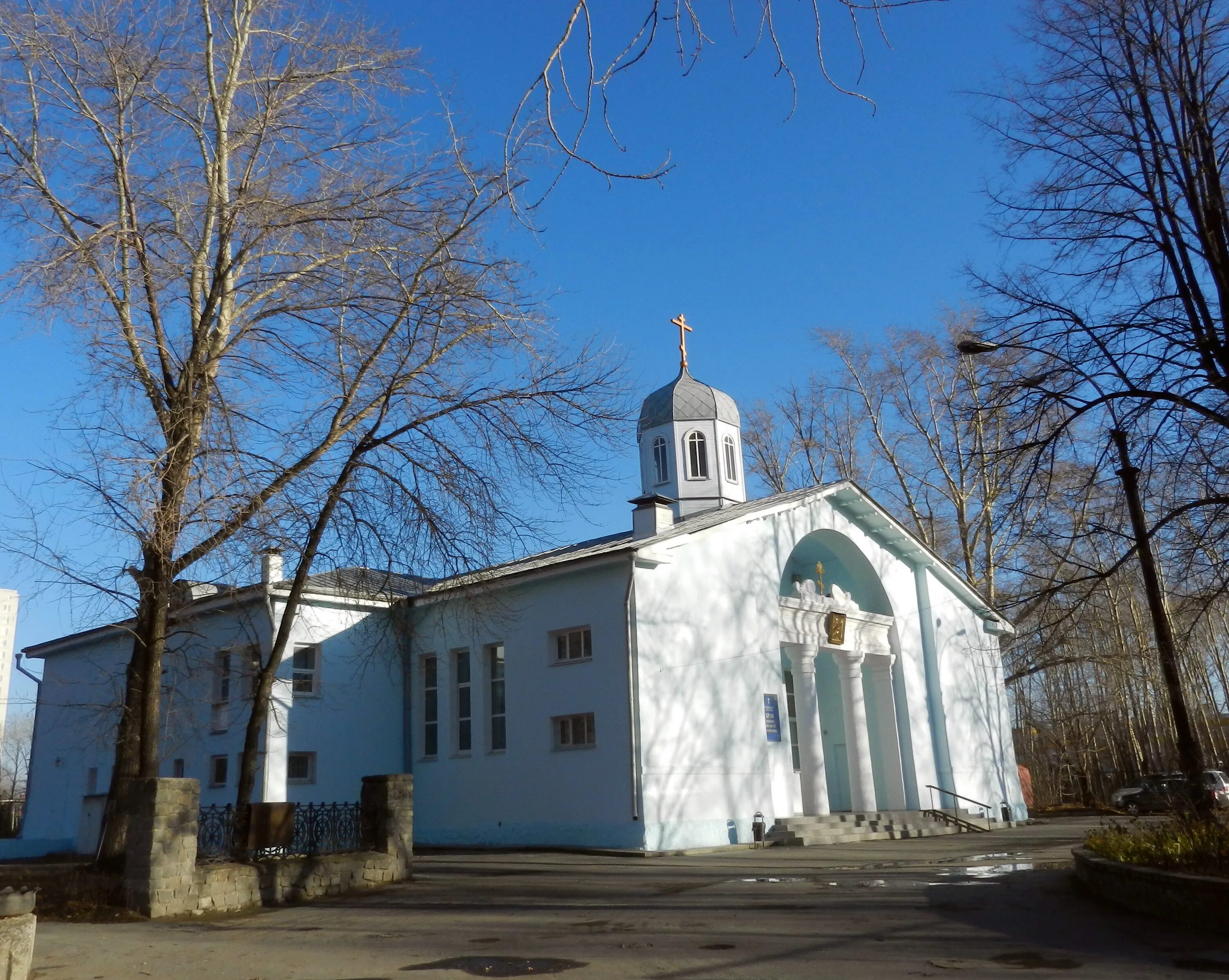 Храм успения эльмаш. Храм успения эльмаш. Церковь успения божией матери екатеринбург. Храм во имя успения пресвятой богородицы на эльмаше. Храм на эльмаше екатеринбург.