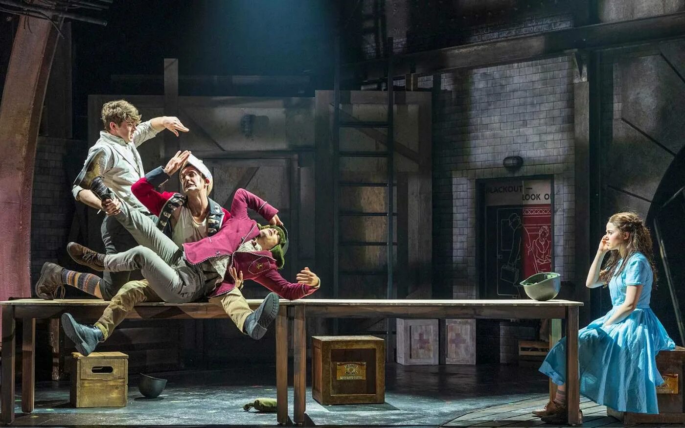 алиса в стране чудес музыкальный театр отзывы. вечеринка алиса в стране чудес. мисс аргентина битлджус мюзикл. алиса в стране чудес музыкальный театр отзывы. алиса в стране чудес спе.