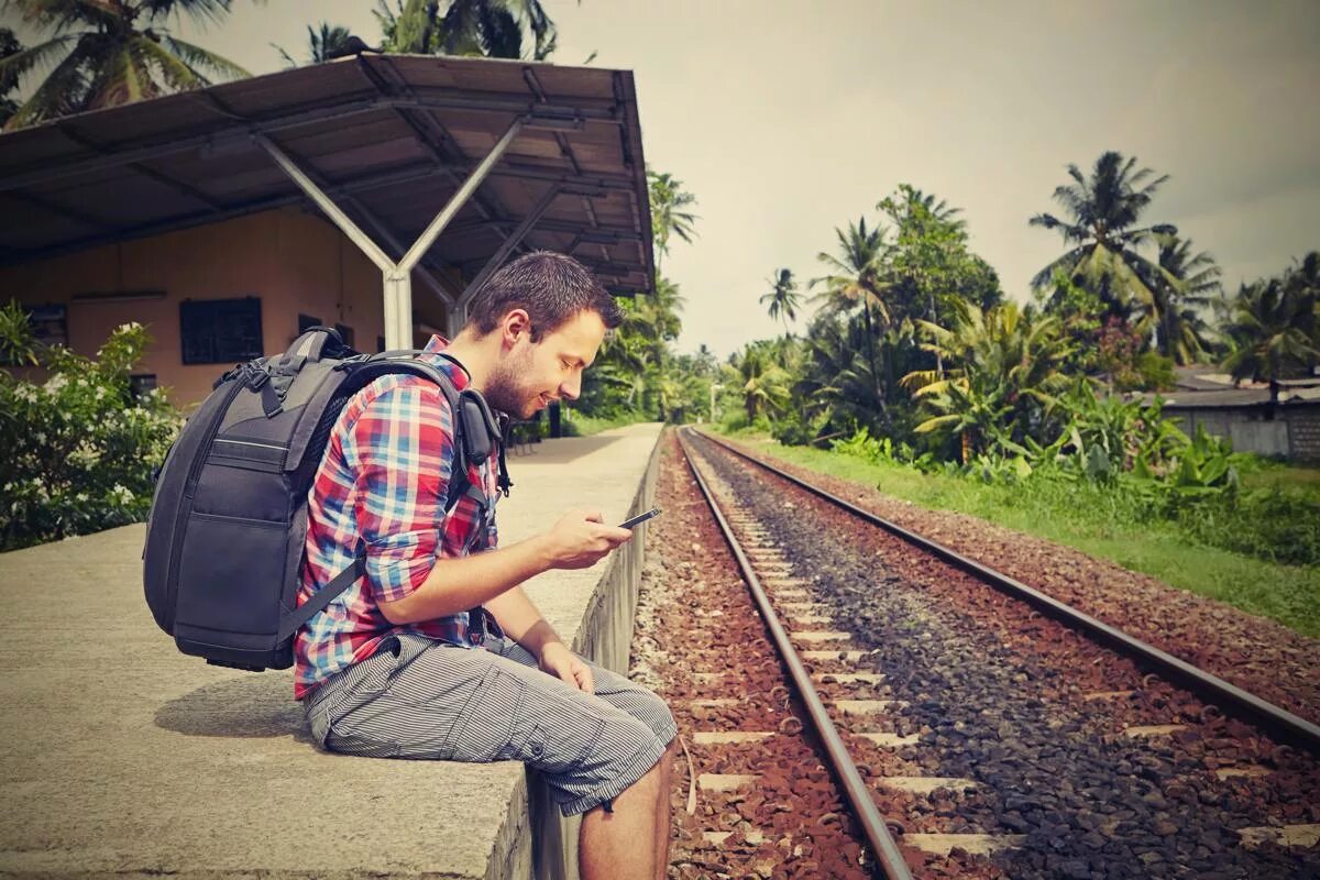 Attitude to travelling. Люди в путешествии. Люди путешествуют. Мужчина путешествует. Путешествия фото.